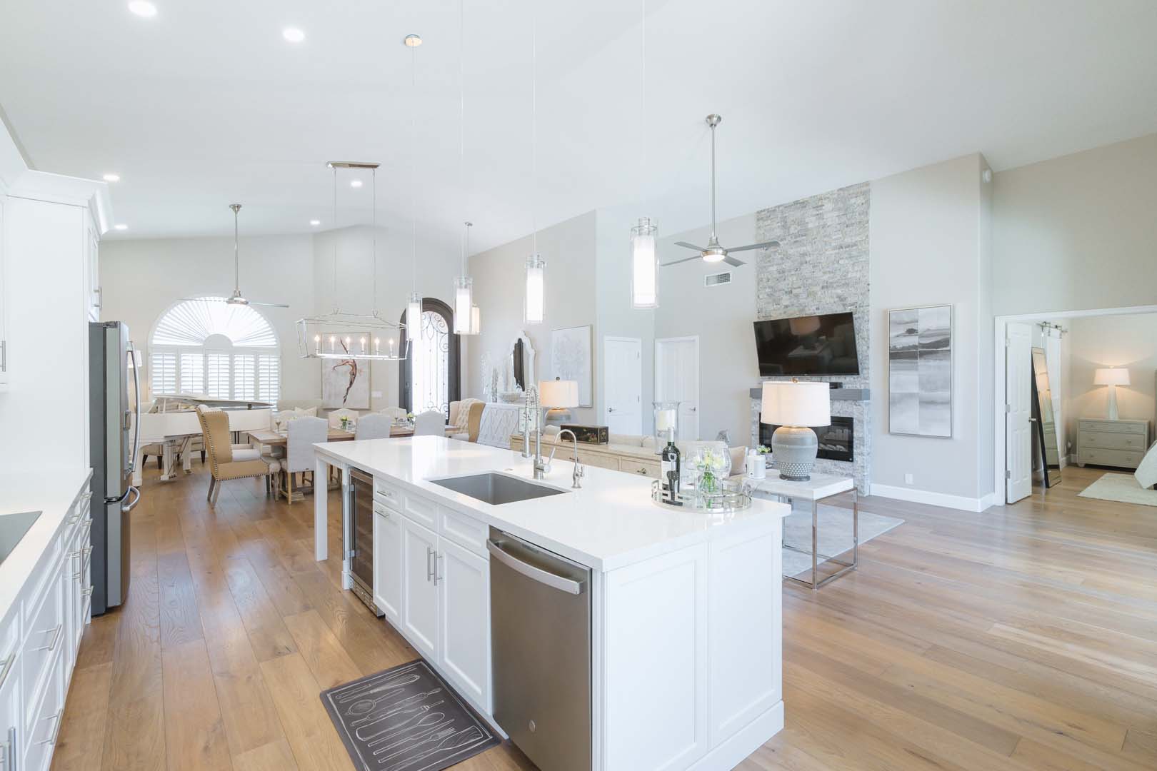 MIND YOUR MANOR Arrowhead, Phoenix Design 